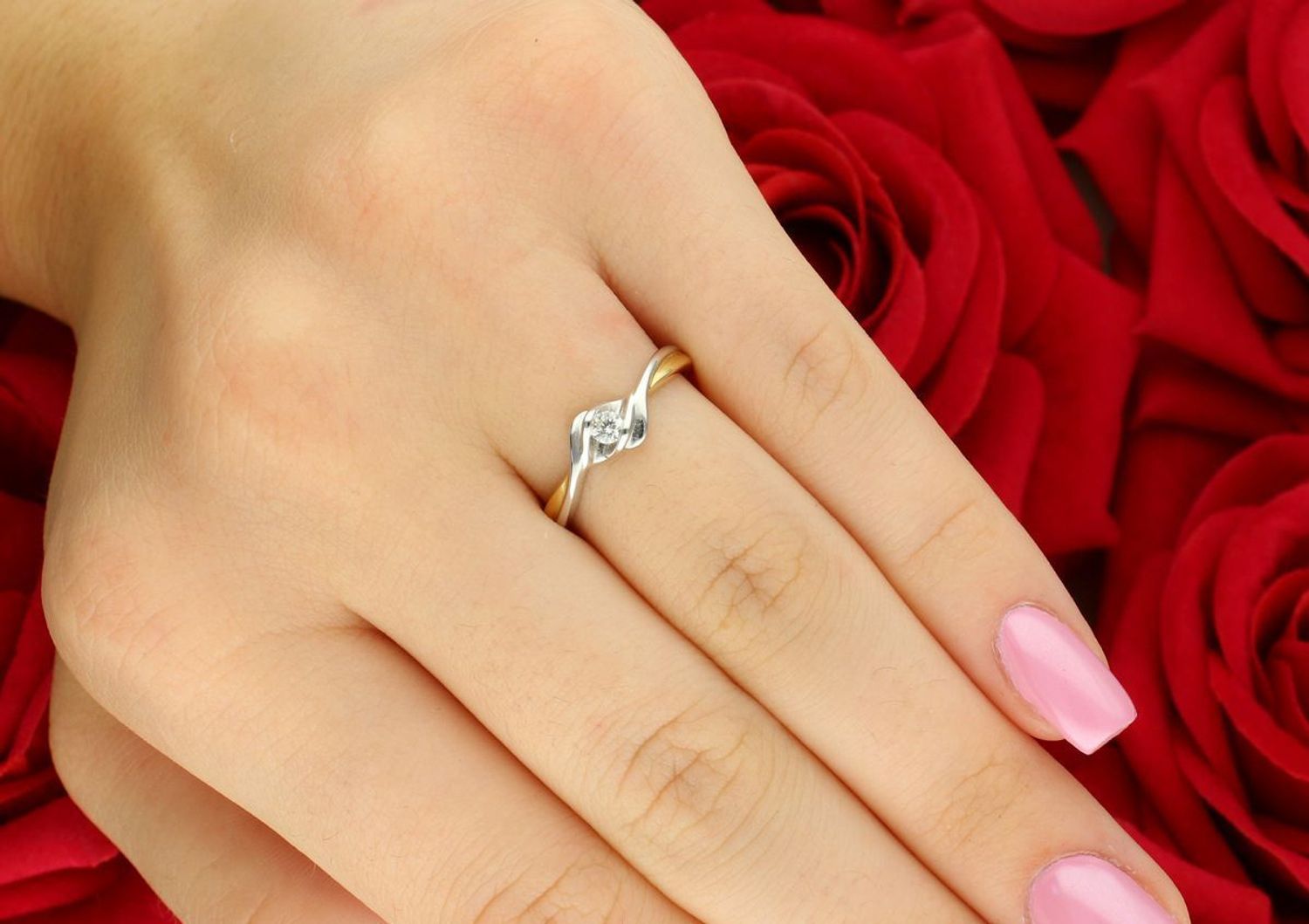 Pierścionek złoty DIAMENT żółte i białe złoto,  jeden diament, przekładany. Złoto i brylanty to wyjątkowe połączenie, które kobiety wprost uwielbiają. Pierścionek ofiarowany ukochanej 1.jpg